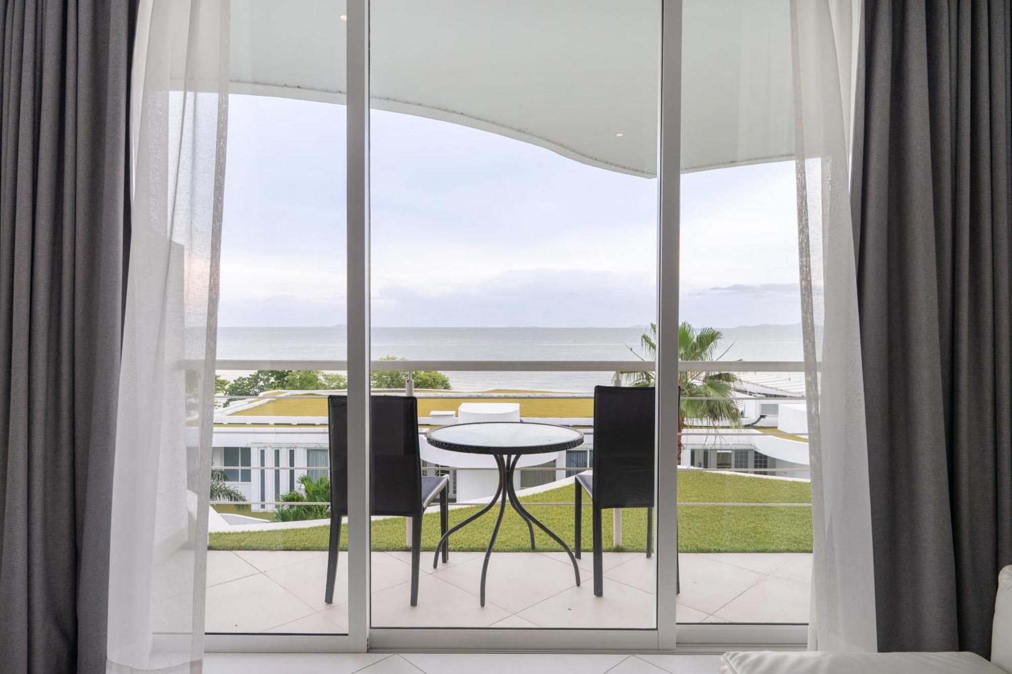 Pure Sunset Beach - Ocean View Room, Pattaya 나 좀티엔 외부 사진