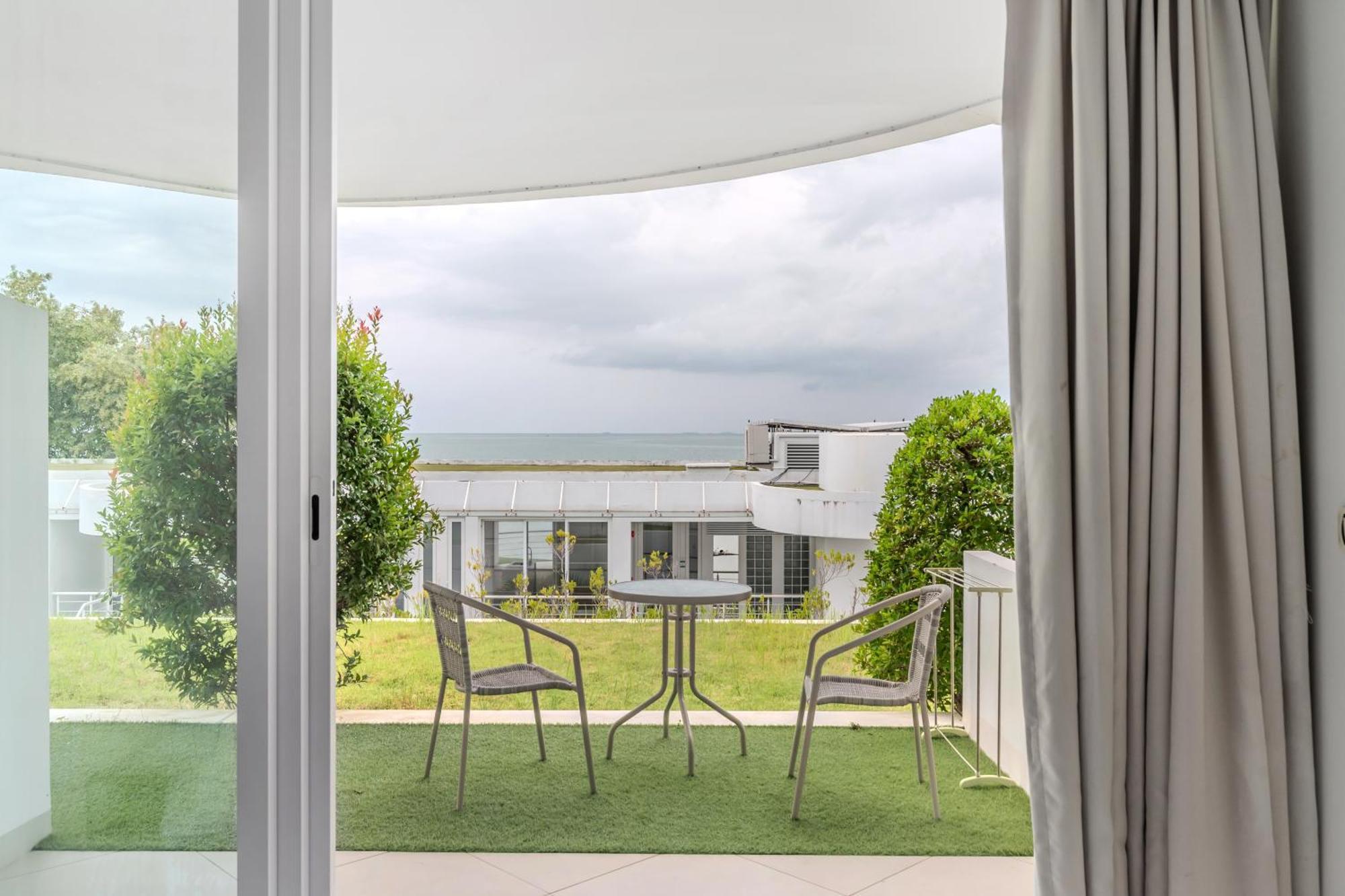 Pure Sunset Beach - Ocean View Room, Pattaya 나 좀티엔 외부 사진